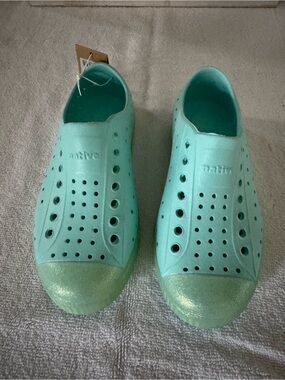 Native Kids Mint Green Glitter Toe Water Shoes